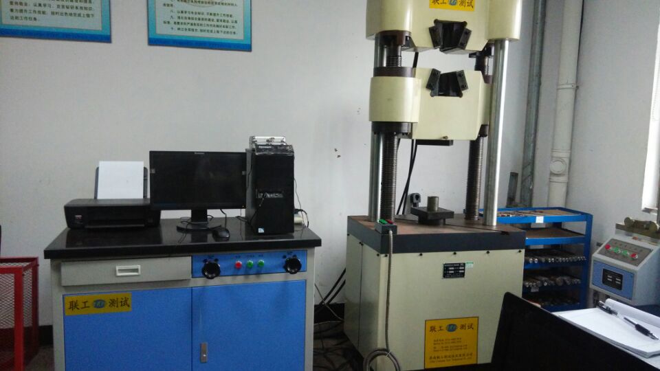 Computer screen display hydraulic universal testing machine