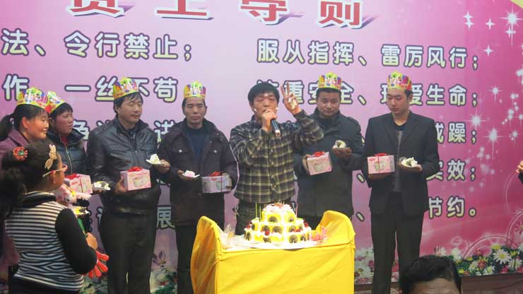 公司每月給員工舉辦集體生日Party